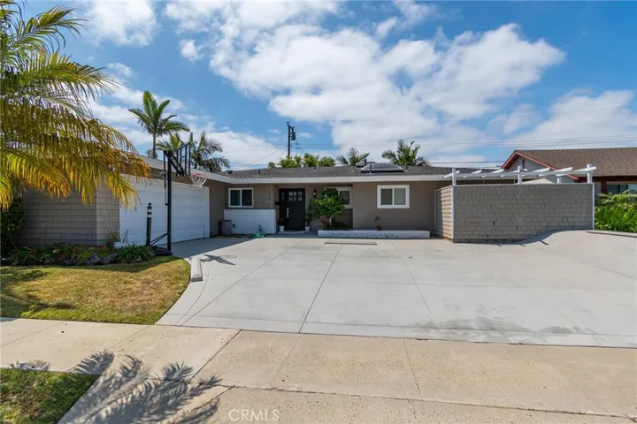 829 Saint Clair Street, Costa Mesa, California 92626