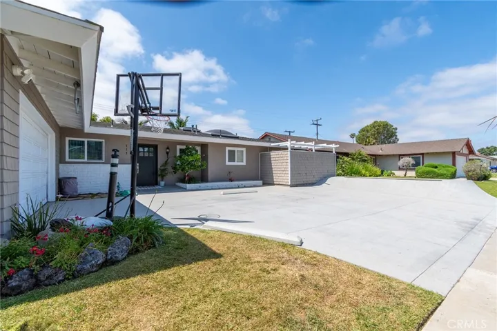 829 Saint Clair Street, Costa Mesa, California 92626
