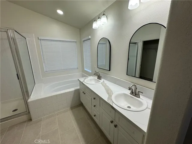 18 Santa Monica Aisle, Irvine, California 92606