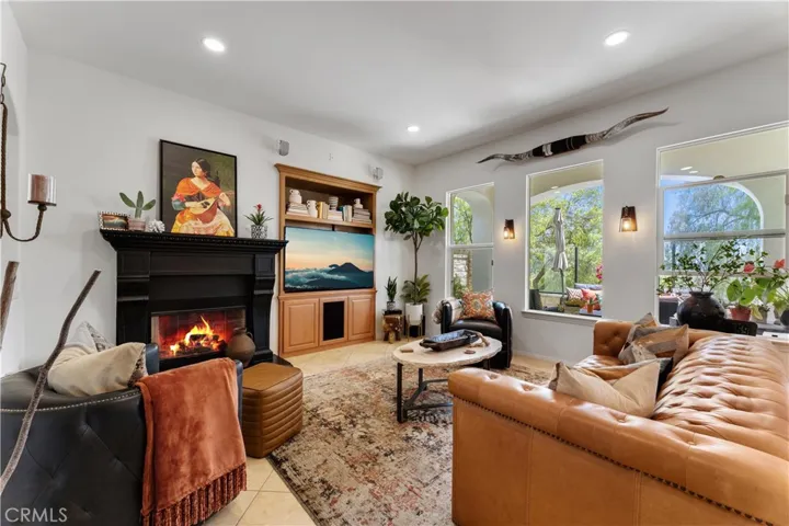 Spacious living room