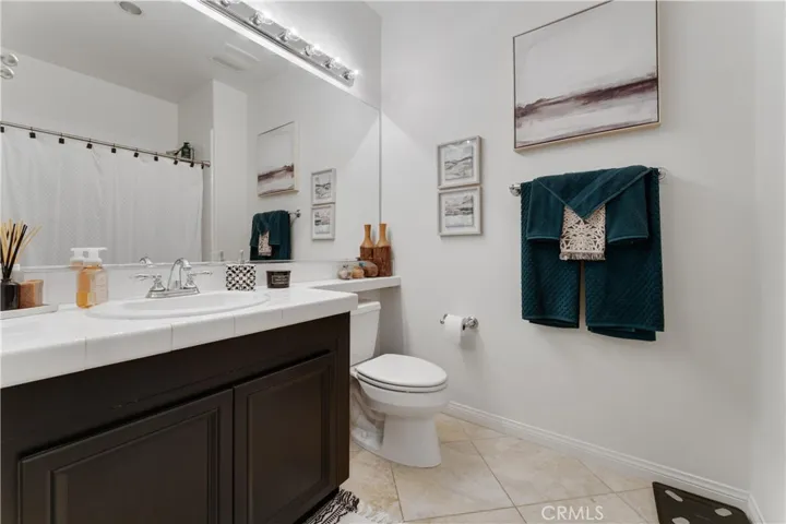 Hall full bathroom (shower in tub)