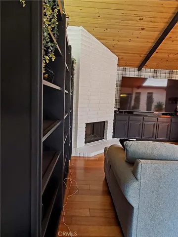 BUILT IN SHELVING