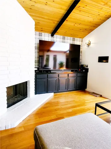 GAS FIREPLACE