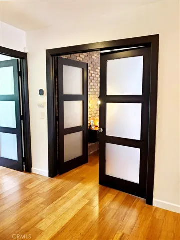 DOUBLE DOORS TO JUNIOR BED/OFC