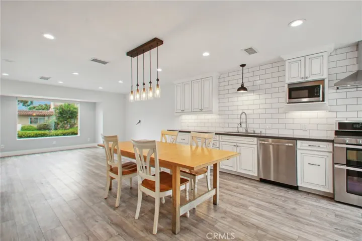 Kitchen other angle/other way