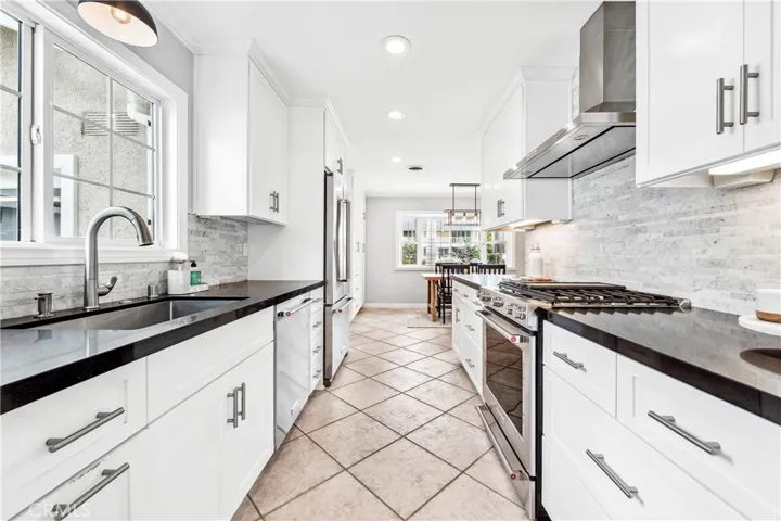 8913 Cardinal Ave, Fountain Valley, California 92708