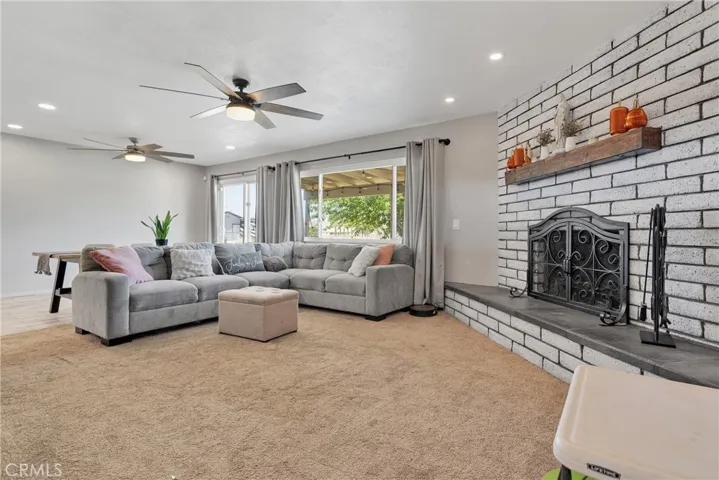 15445 Dale Evans, Apple Valley, California 92307