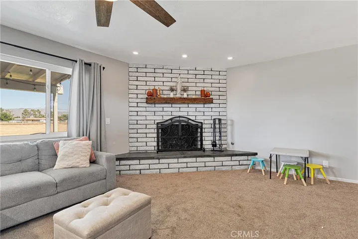 15445 Dale Evans, Apple Valley, California 92307