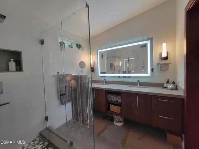 534 Knollview Ln Primary Bathroom 4
