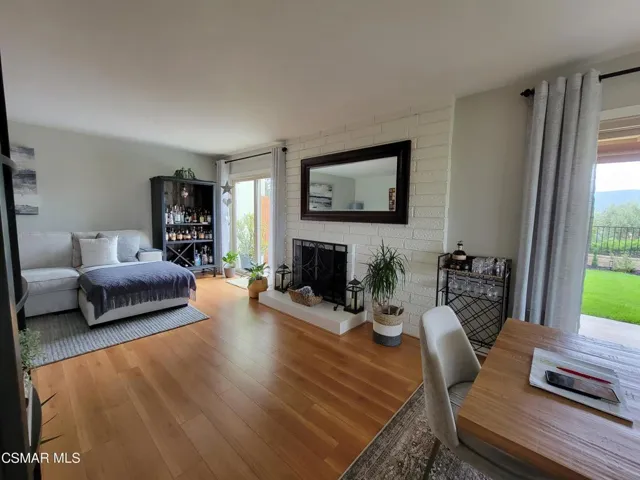 534 Knollview Ln Living Room 4