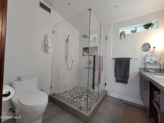 534 Knollview Ln Primary Bathroom 2