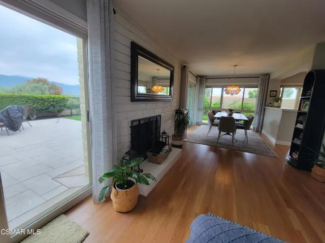 534 Knollview Ln Living & Dining Rooms