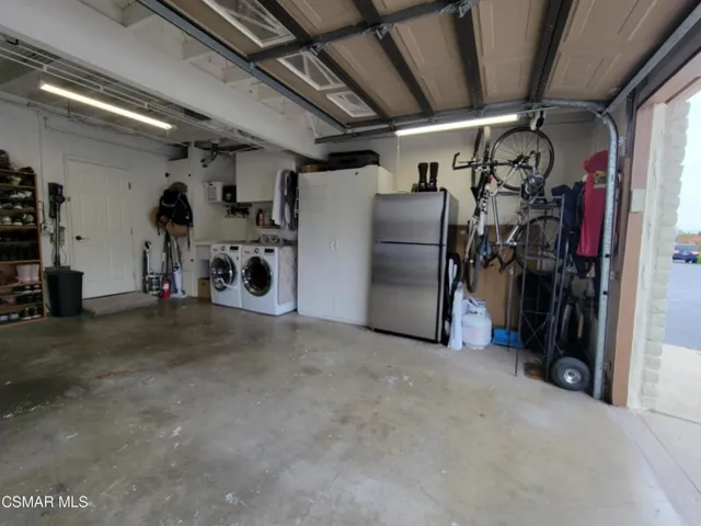 534 Knollview Ln Garage