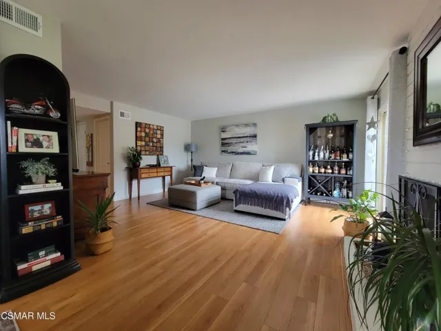 534 Knollview Ln Living Room 3