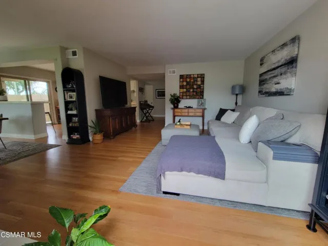 534 Knollview Ln Living Room 5