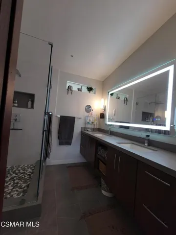 534 Knollview Ln Primary Bathroom 8