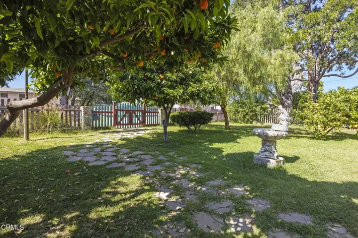 41-web-or-mls-UpmarketMedia_160oak-113