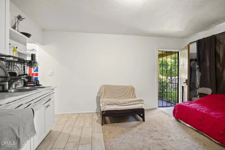 22-web-or-mls-UpmarketMedia_160oak-12