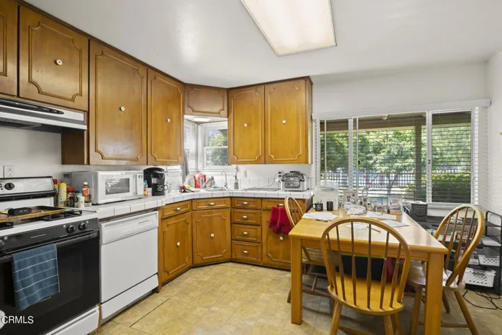 4-web-or-mls-UpmarketMedia_160oak-30