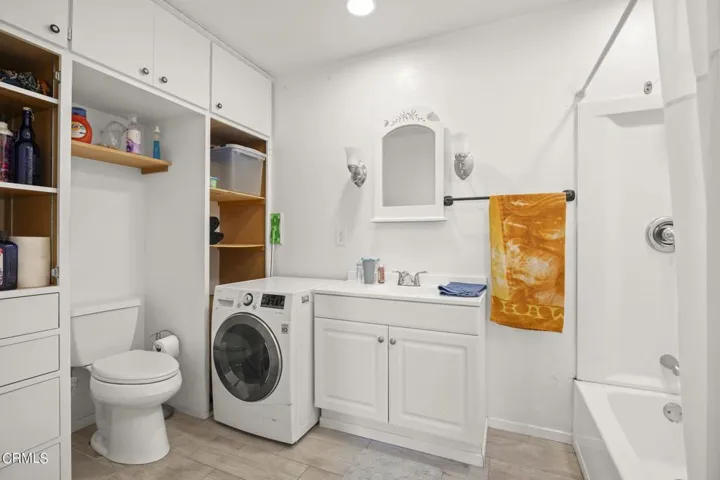 27-web-or-mls-UpmarketMedia_160oak-24