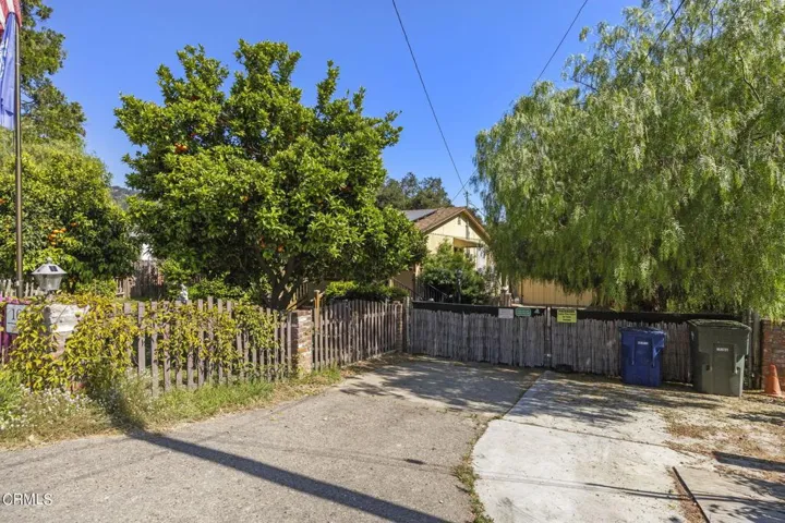 40-web-or-mls-UpmarketMedia_160oak-142