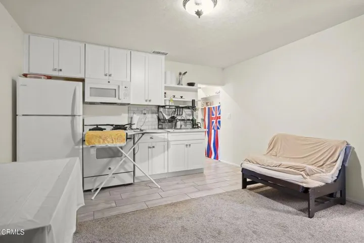 20-web-or-mls-UpmarketMedia_160oak-6