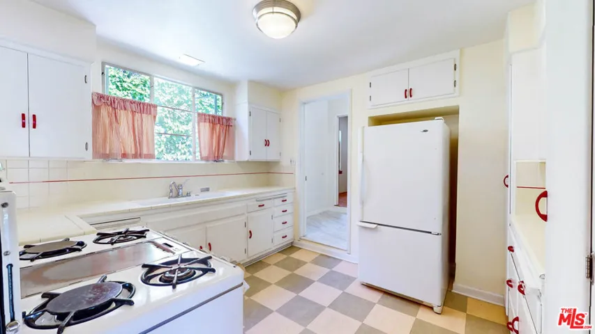 1344 Londonderry Place, Los Angeles, California 90069