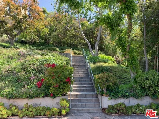1344 Londonderry Place, Los Angeles, California 90069