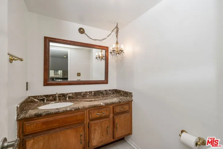 bathroom/ powder room
