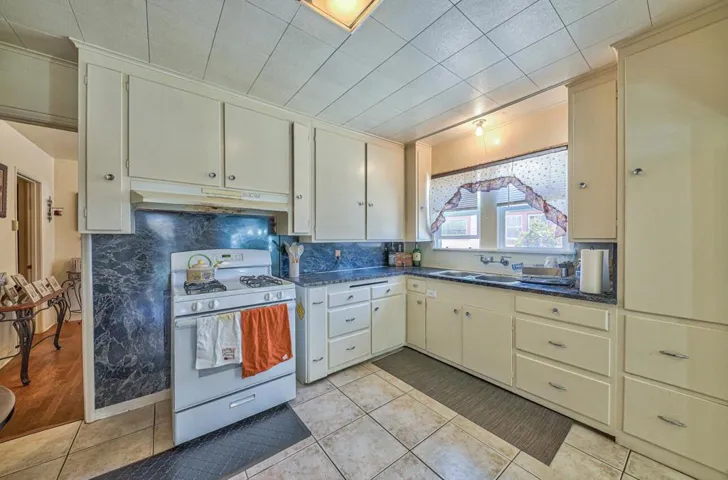 339 Central Avenue, Salinas, California 93901