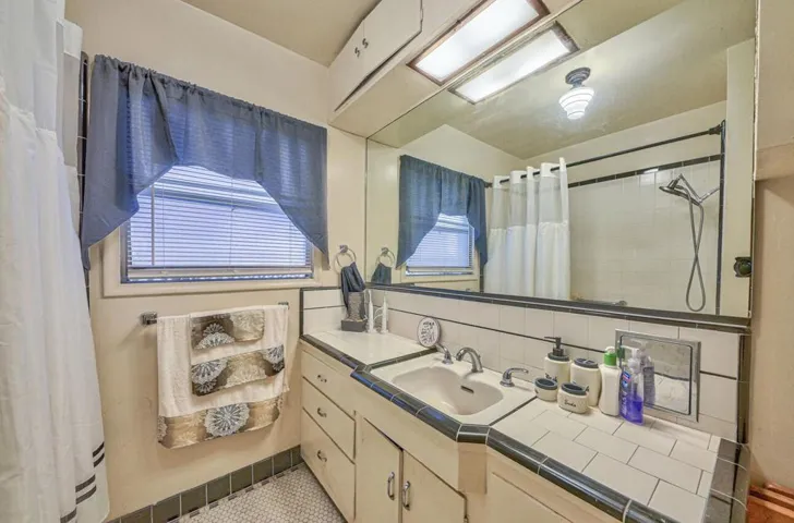 339 Central Avenue, Salinas, California 93901