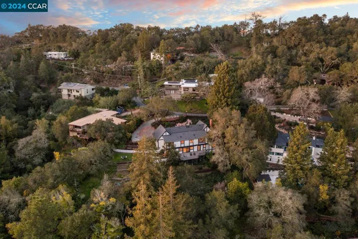 50 La Campana, Orinda, California 94563