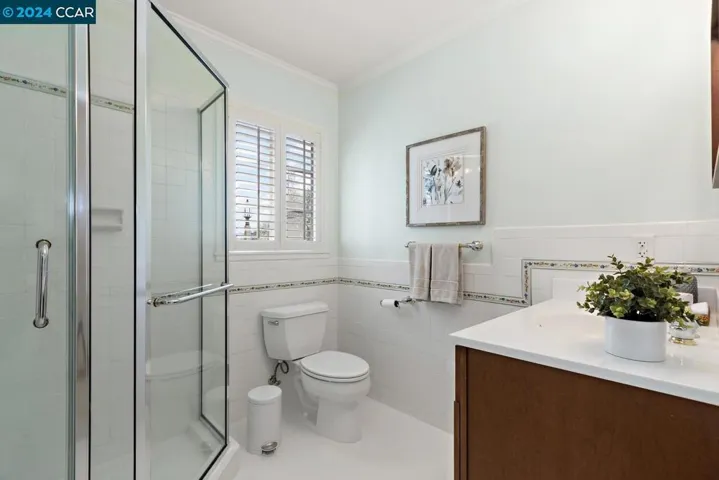 50 La Campana, Orinda, California 94563