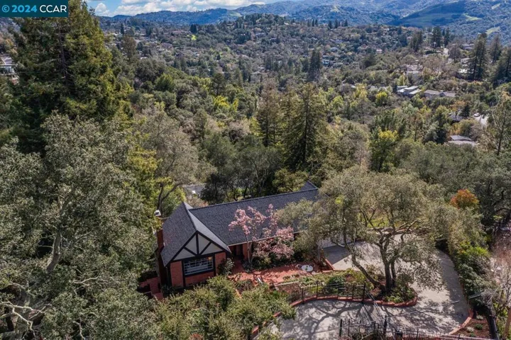 50 La Campana, Orinda, California 94563