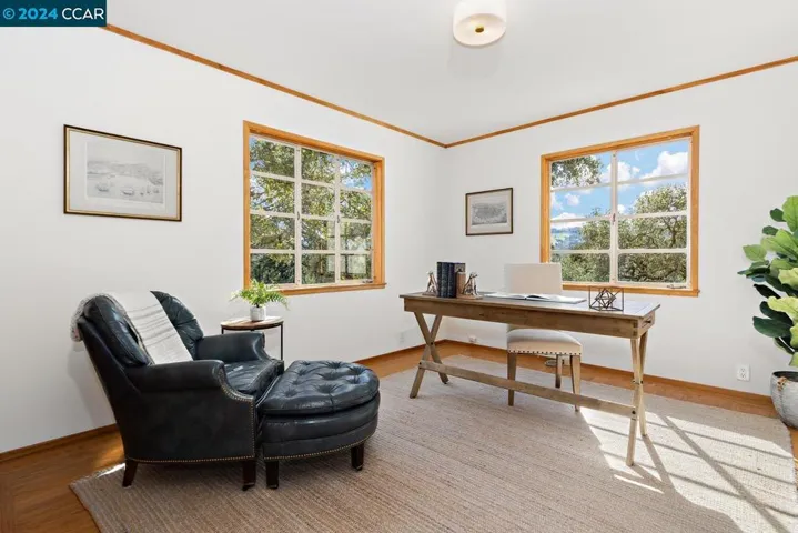 50 La Campana, Orinda, California 94563