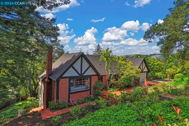 50 La Campana, Orinda, California 94563