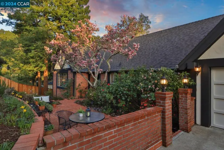 50 La Campana, Orinda, California 94563