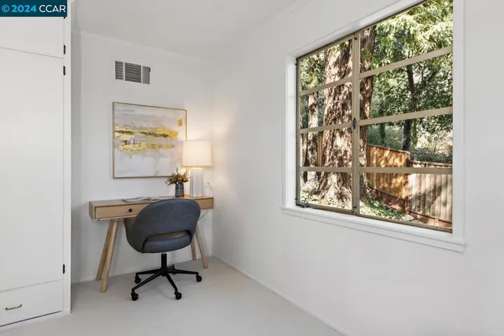 50 La Campana, Orinda, California 94563