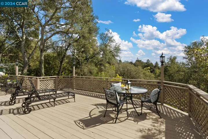 50 La Campana, Orinda, California 94563