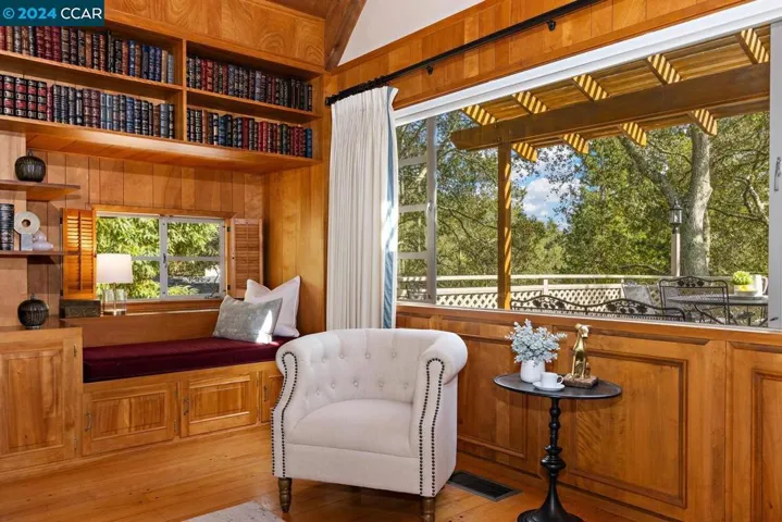 50 La Campana, Orinda, California 94563