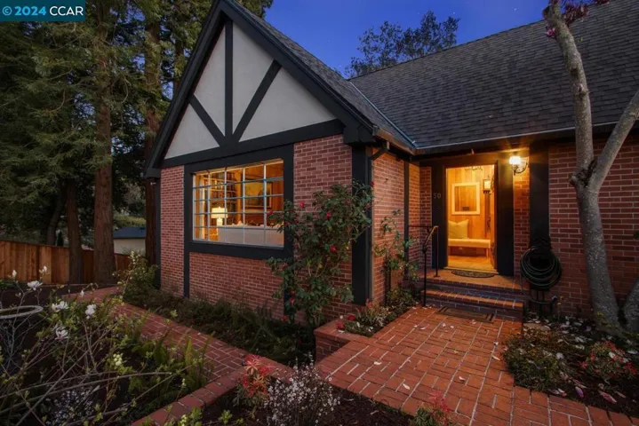 50 La Campana, Orinda, California 94563