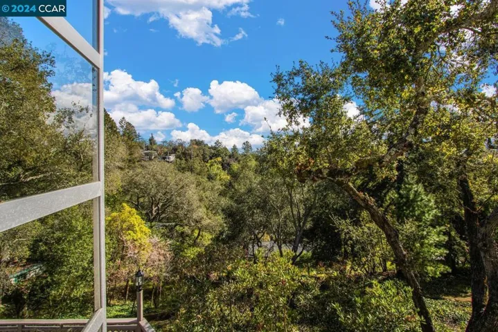 50 La Campana, Orinda, California 94563