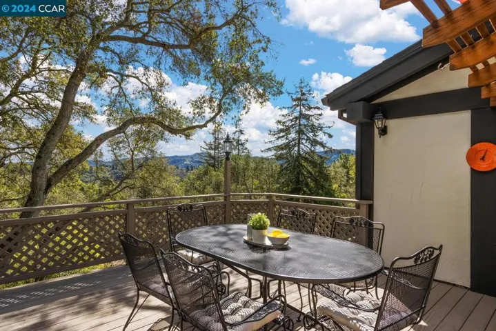 50 La Campana, Orinda, California 94563