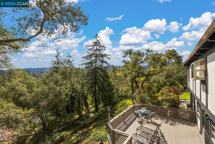 50 La Campana, Orinda, California 94563