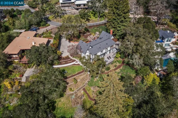 50 La Campana, Orinda, California 94563