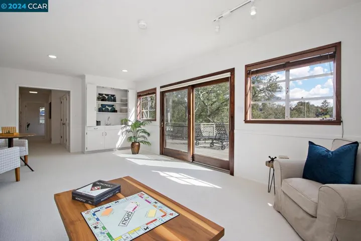 50 La Campana, Orinda, California 94563