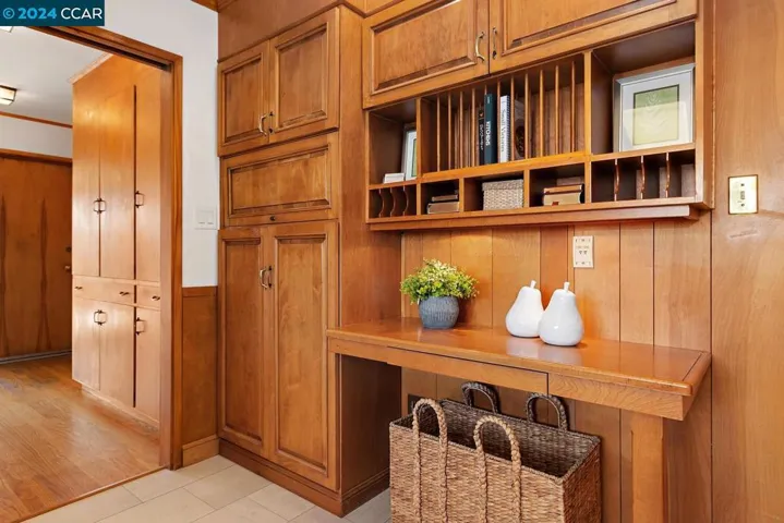 50 La Campana, Orinda, California 94563