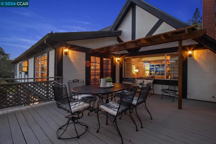 50 La Campana, Orinda, California 94563