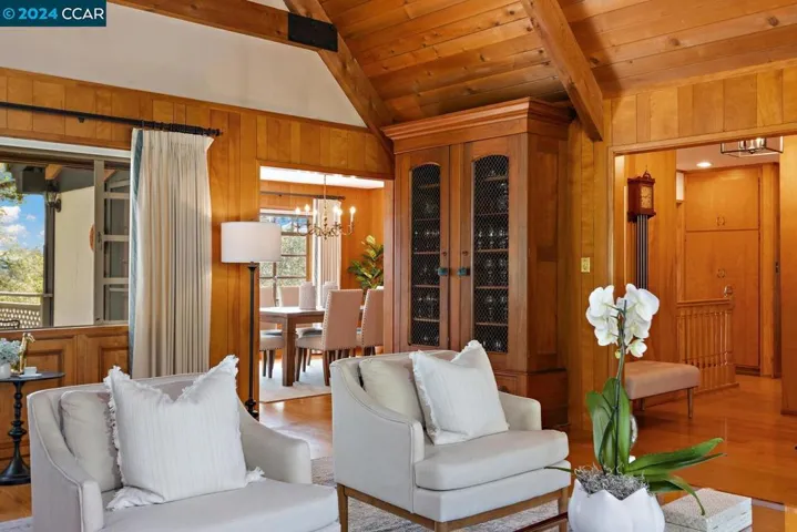 50 La Campana, Orinda, California 94563