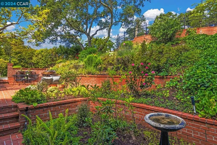 50 La Campana, Orinda, California 94563